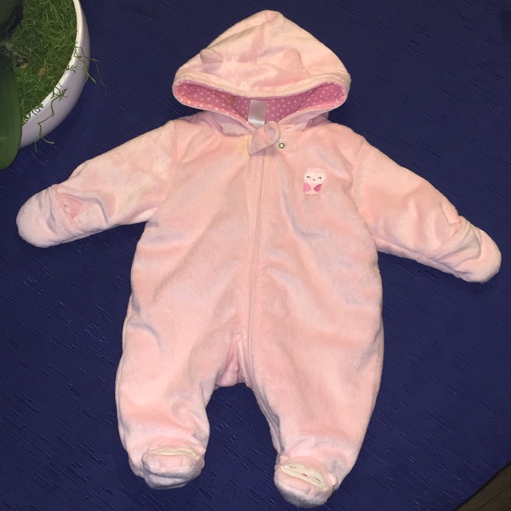 Carter’s 👶🏻 Newborn velvet one piece suit